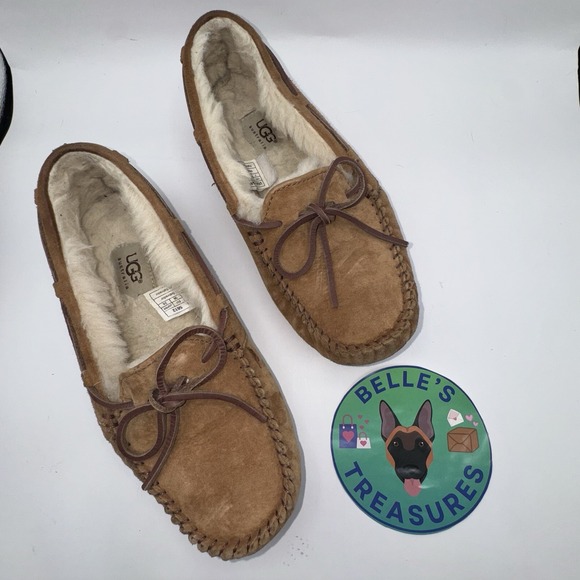 UGG Shoes Women's 7 Brown Dakota Slippers Moccasins Sheepskin Fur Lined Slip‎ On - Picture 1 of 9